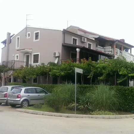 Dina 3 פאז'אנה