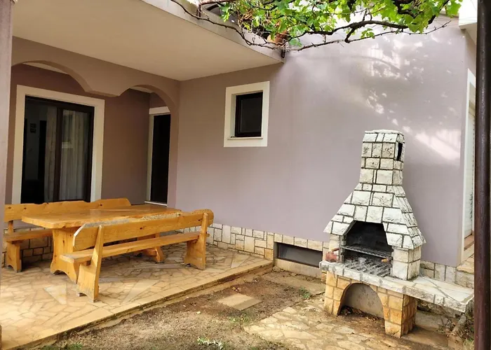 Dina 3 פאז'אנה